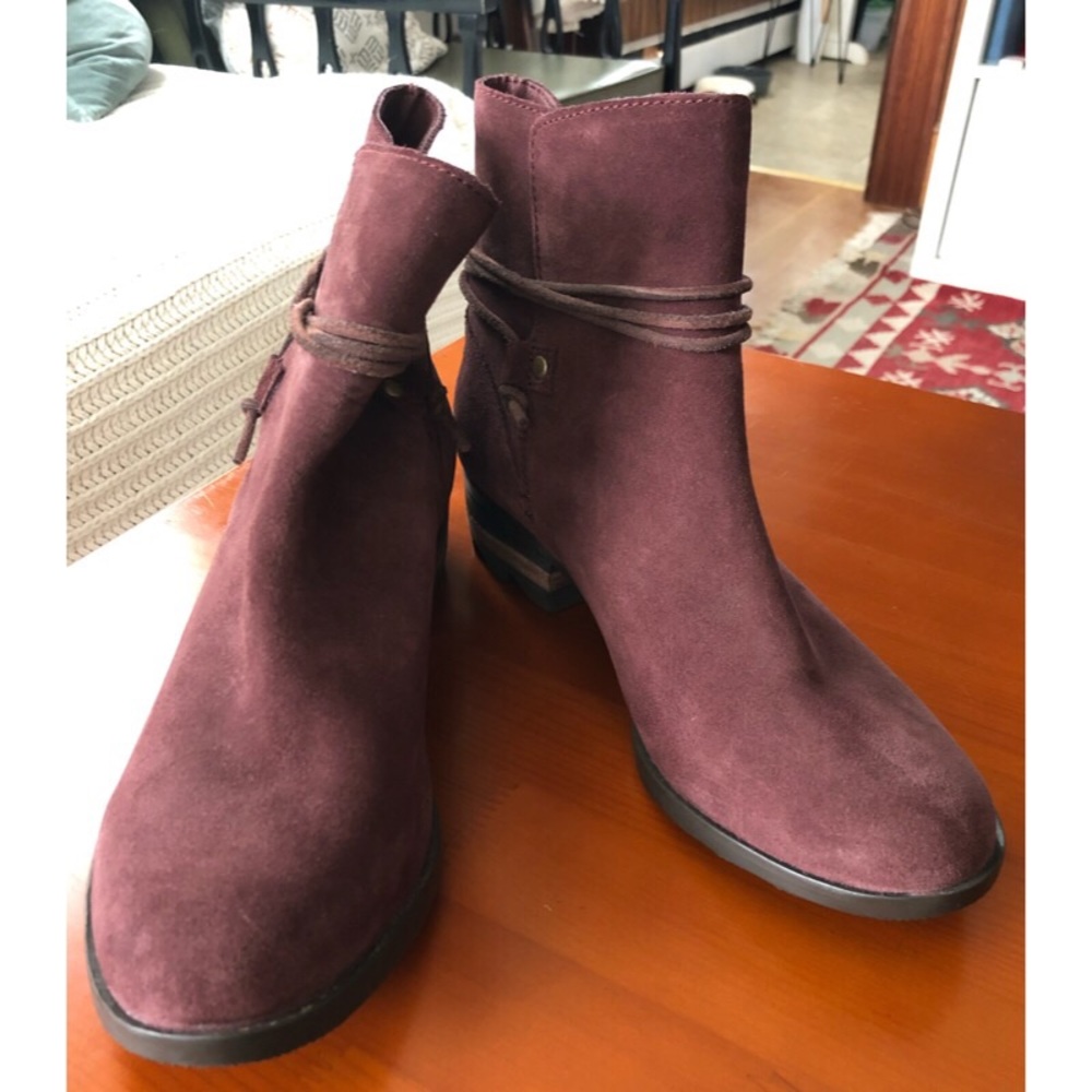 SOREL Farah Short Suede Boot
